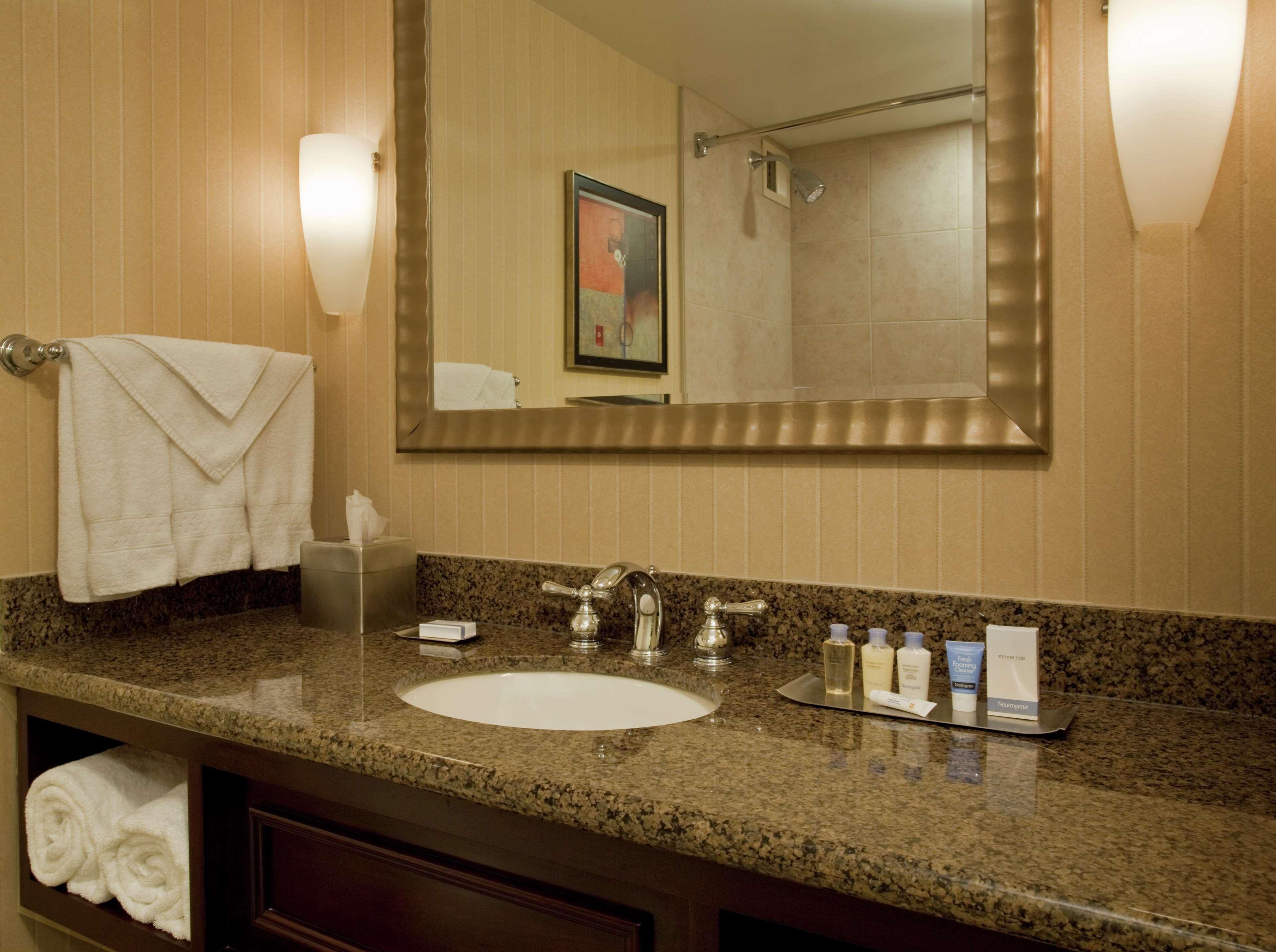 Doubletree By Hilton Hotel Syracuse East Syracuse Exterior foto