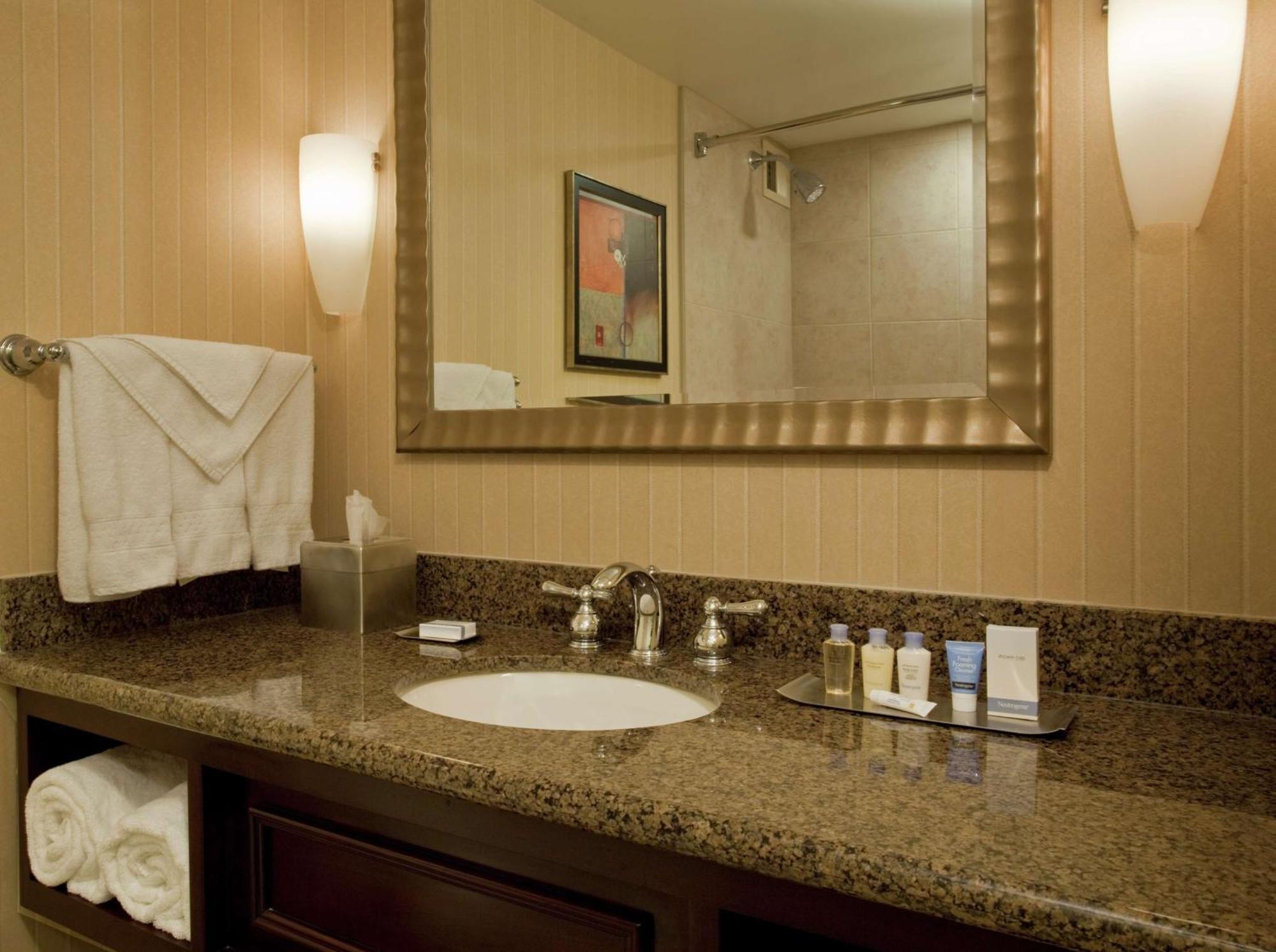 Doubletree By Hilton Hotel Syracuse East Syracuse Exterior foto